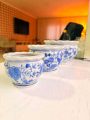 Conjunto de cachepots de cerâmica azul e branco floral
