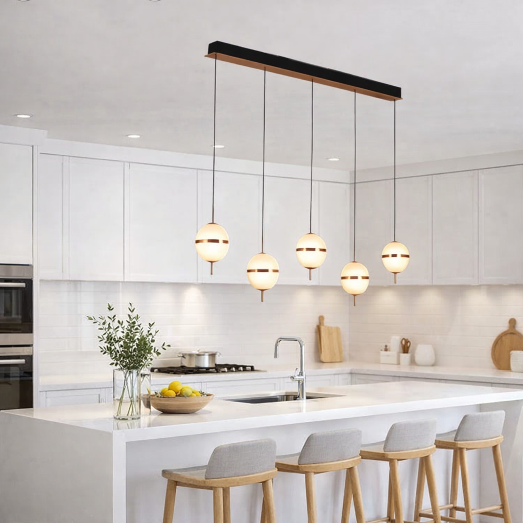 Lustre Pendente Moderno com 5 Cúpulas Brancas em Metal Preto – Ideal para Sala e Cozinha