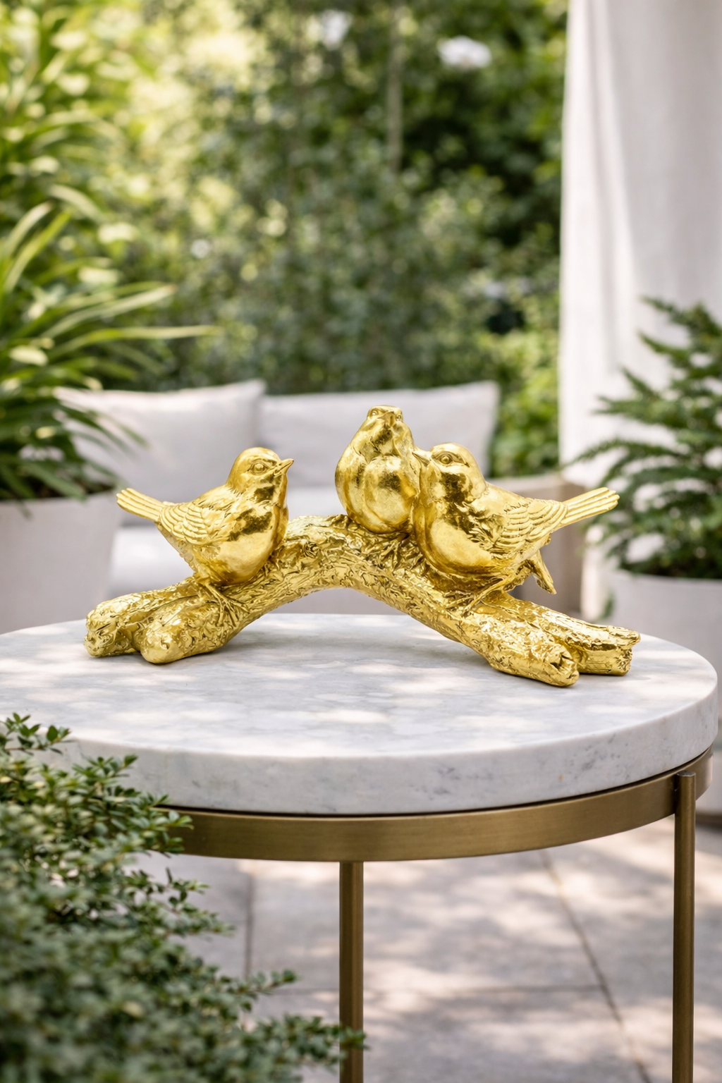 Escultura Decorativa Trio de Pássaros Dourado em Poliresina – 23 x 11 cm