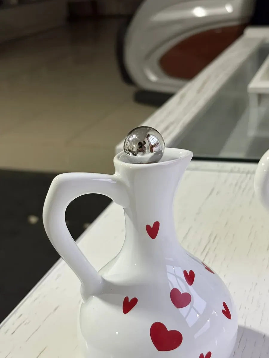 Porta Azeite Porcelana Branco com Corações Vermelhos Love 10x15 cm
