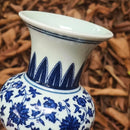 Vaso Decorativo Mini em Porcelana Azul e Branco 13x10cm – Charme e Delicadeza