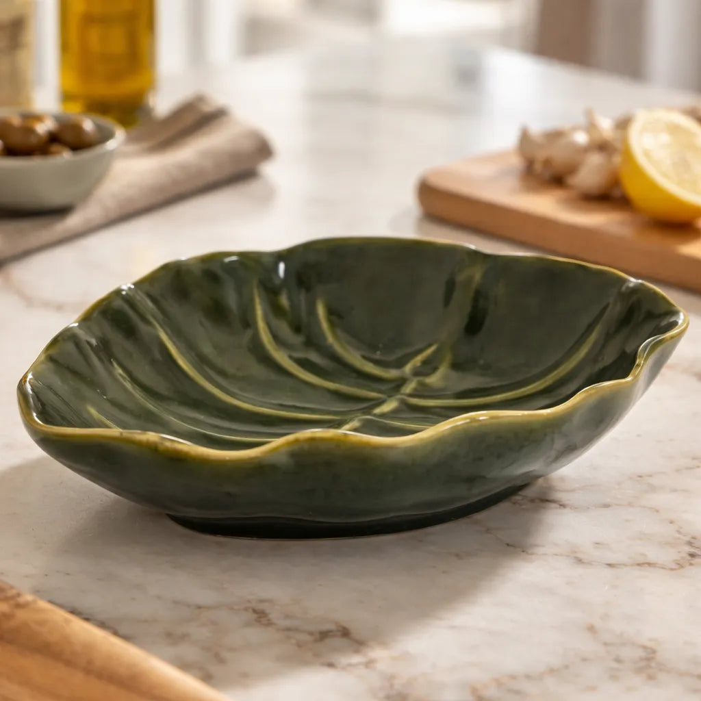 Travessa Centro de Mesa Folha em Cerâmica Verde 22x20cm – Elegância Natural para sua Mesa