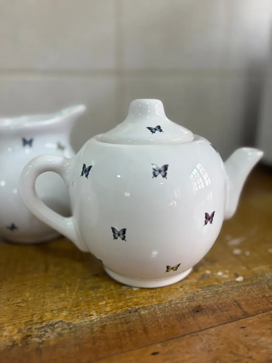 Kit Café da Manhã 4 Peças em Cerâmica – Bule, Leiteira, Chaleira e Açucareiro Borboleta