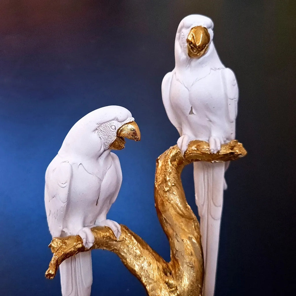Escultura Decorativa Casal de Pássaros em Poliresina 23x10 Branco com Base Dourada