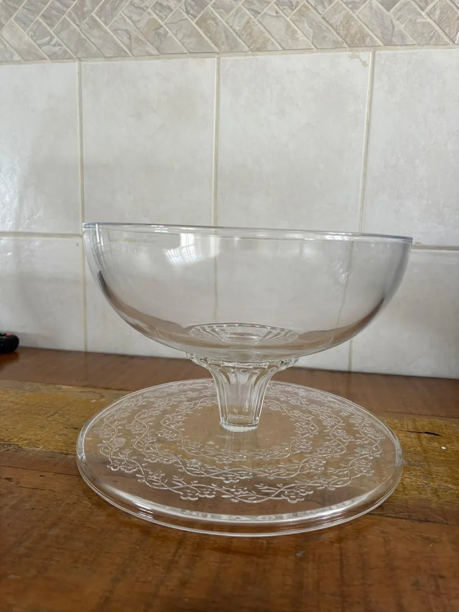 Boleira de Vidro com Tampa e Pé Elegance 30cm Centro de Mesa