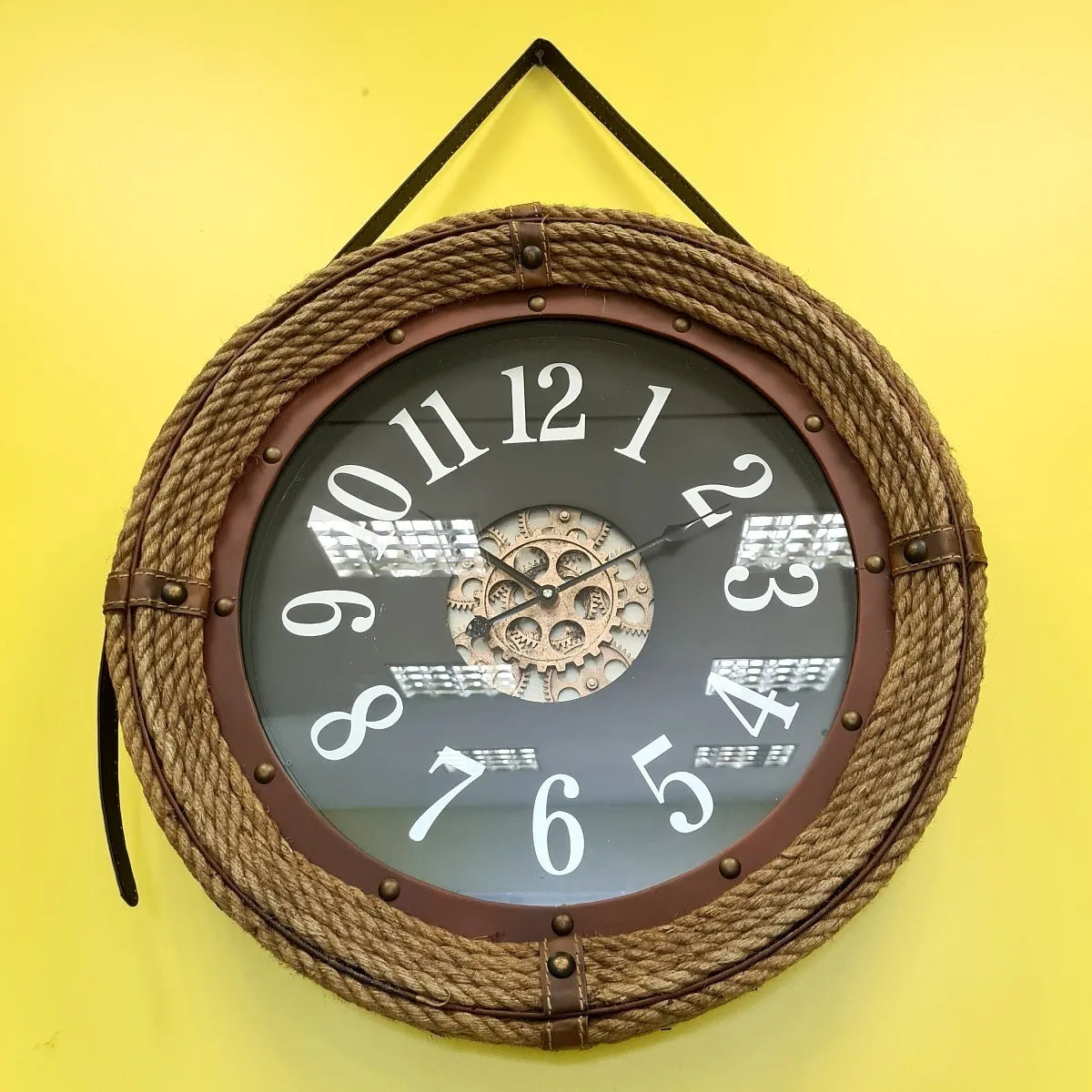 Relógio de Parede Vintage Premium com Alça em Couro 65cm – Metal Preto & Marrom Escuro