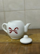 Bule de Porcelana Branco com Laço Vermelho Love 500ml 21x13x14 cm