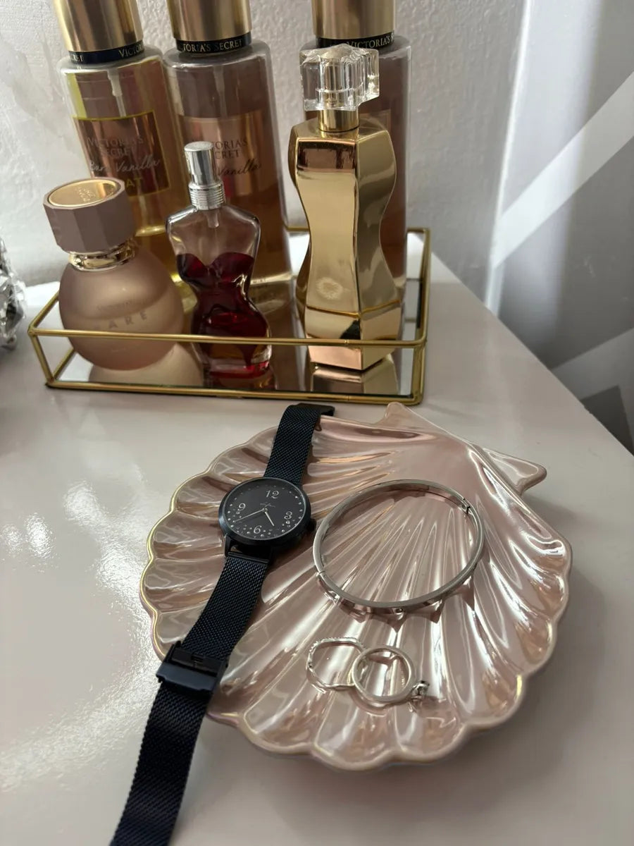 Bandeja Decorativa Porta-Joias em Porcelana Concha Rosa – Luxo para Lavabo
