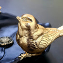 Escultura Decorativa Dourada Pássaros no Comedouro – 17 x 5 cm