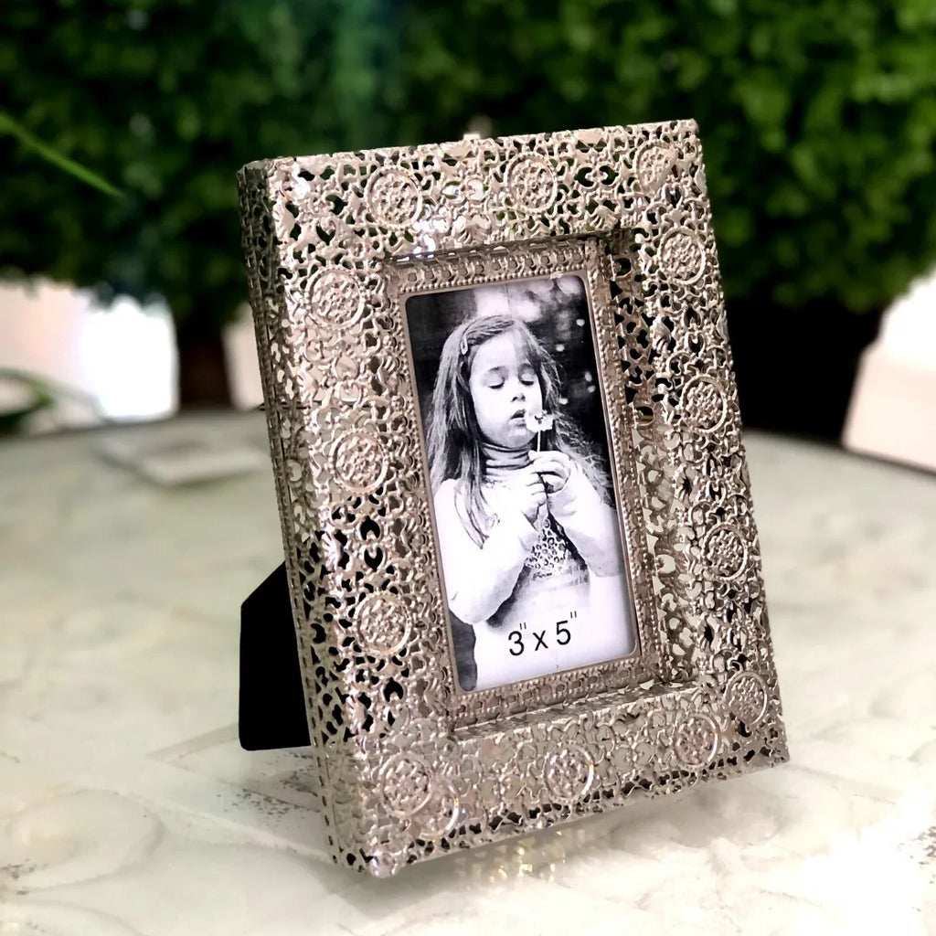 Porta Retrato Vintage Prata Metal Vazado Brilhante 7x12 Prateado Imperial