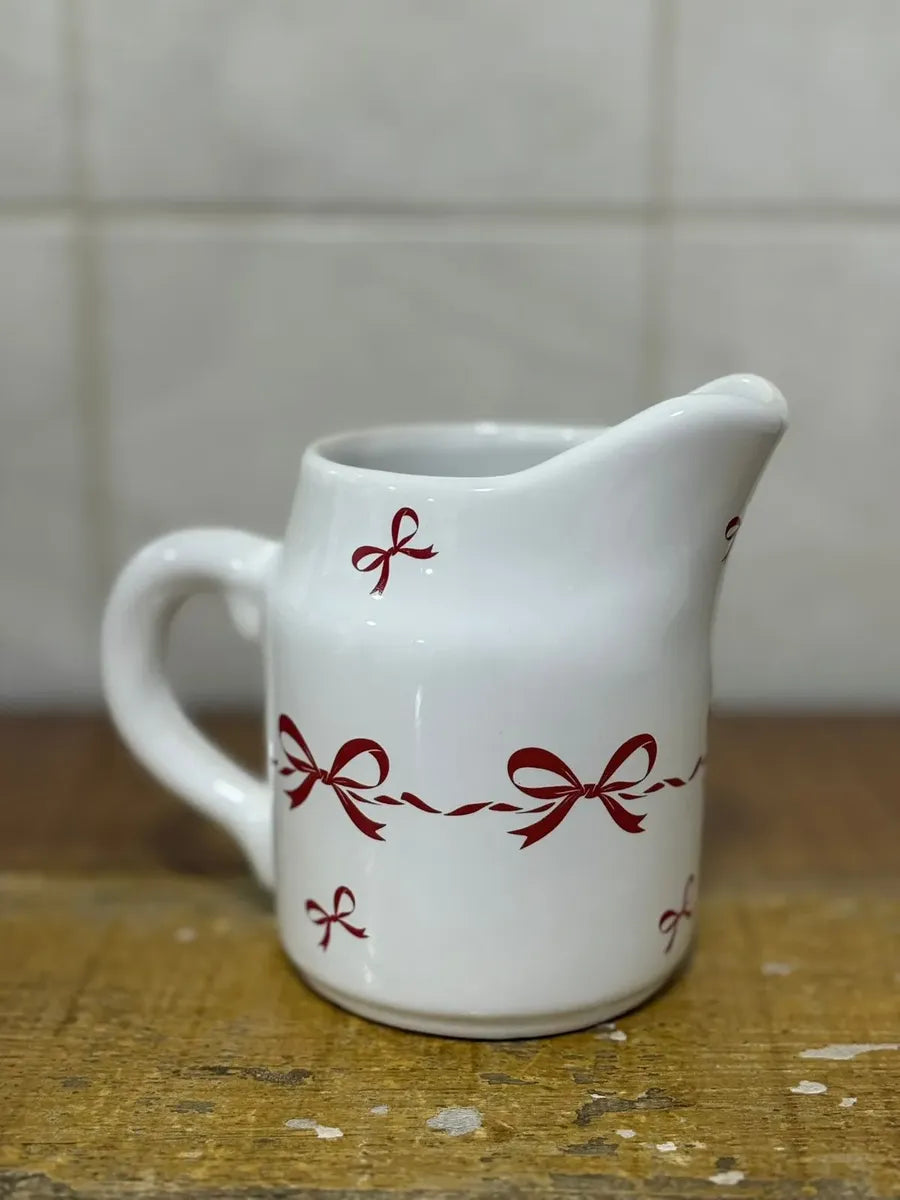Leiteira Porcelana Branca com Corações Vermelhos Love Tamanho G 20x11x16 cm