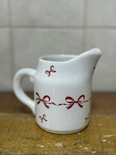 Leiteira Porcelana Branca com Corações Vermelhos Love Tamanho G 20x11x16 cm