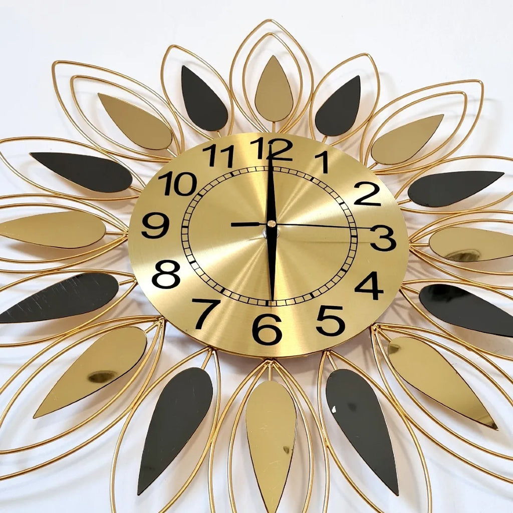 Relógio de Parede Dourado com Folhas Espelhadas em Metal – Design Europeu 60x60 (Silencioso)