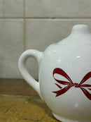 Bule de Porcelana Branco com Laço Vermelho Love 500ml 21x13x14 cm