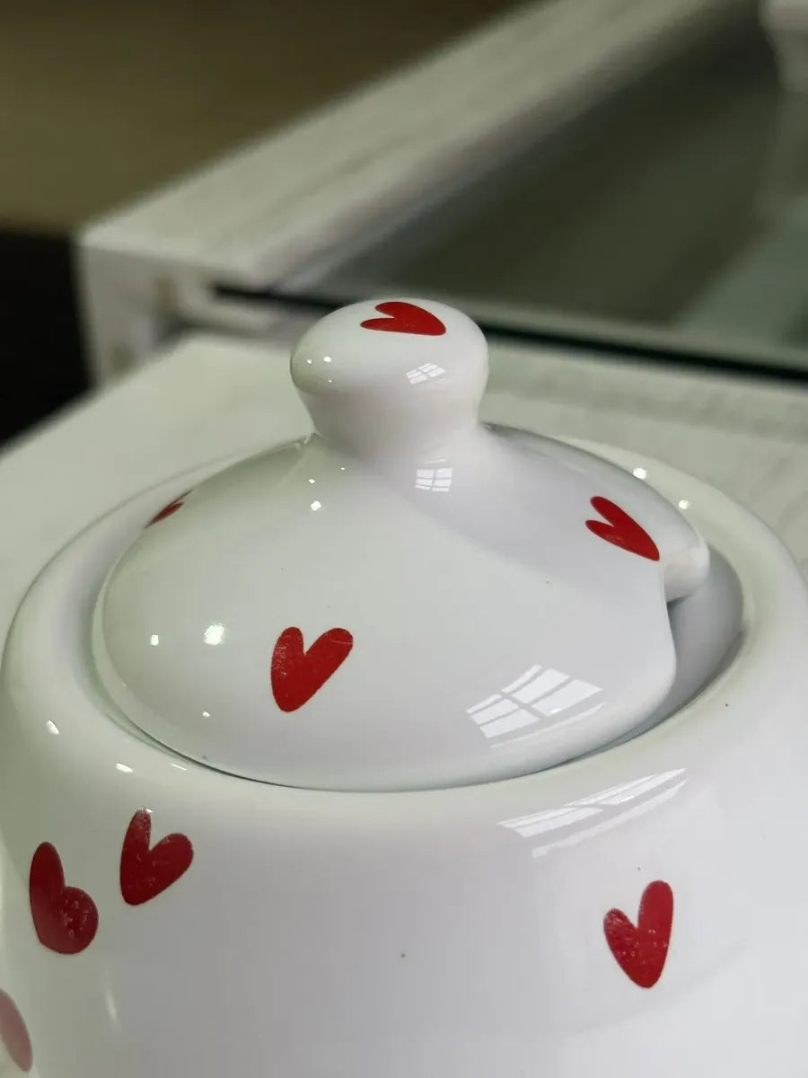 Açucareiro Coração em Porcelana Branco com Corações Vermelhos 12x12 cm