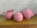 Kit Café da Manhã 3 Peças em Porcelana Rosa – Bule, Leiteira e Açucareiro