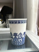 Vaso Decorativo Azul e Branco com Flores em Porcelana 11x8cm – Delicadeza e Elegância