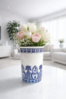 Vaso Decorativo Azul e Branco com Flores em Porcelana 11x8cm – Delicadeza e Elegância