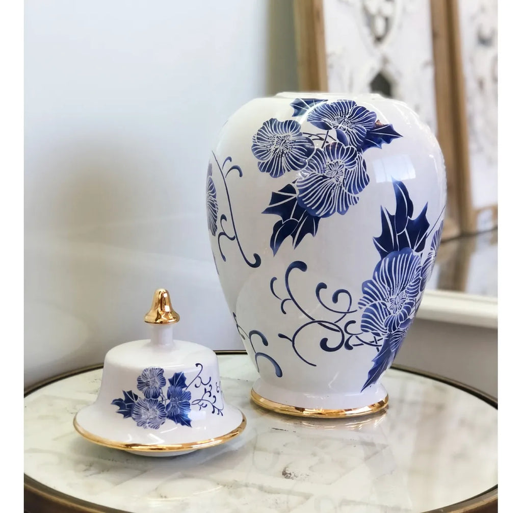 Vaso Decorativo de Porcelana Azul e Branco com Detalhes Dourados – 39x20 cm