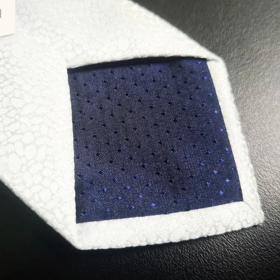 Gravata Cinza Fatto A Mano Microseda com Detalhes em Relevo – Mosaico Translúcido 150 cm