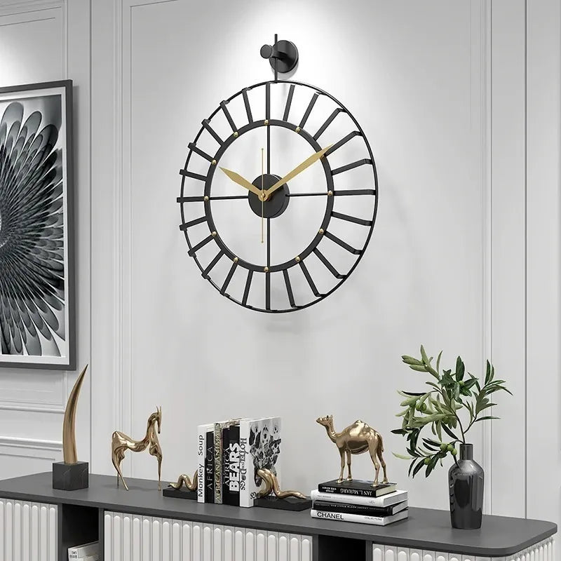 Relógio de Parede 3D Preto com Dourado – Design Europeu Vazado em Metal | 50 cm