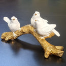 Escultura Decorativa 3 Pássaros Branco em Poliresina com Base Dourada 23x11 cm