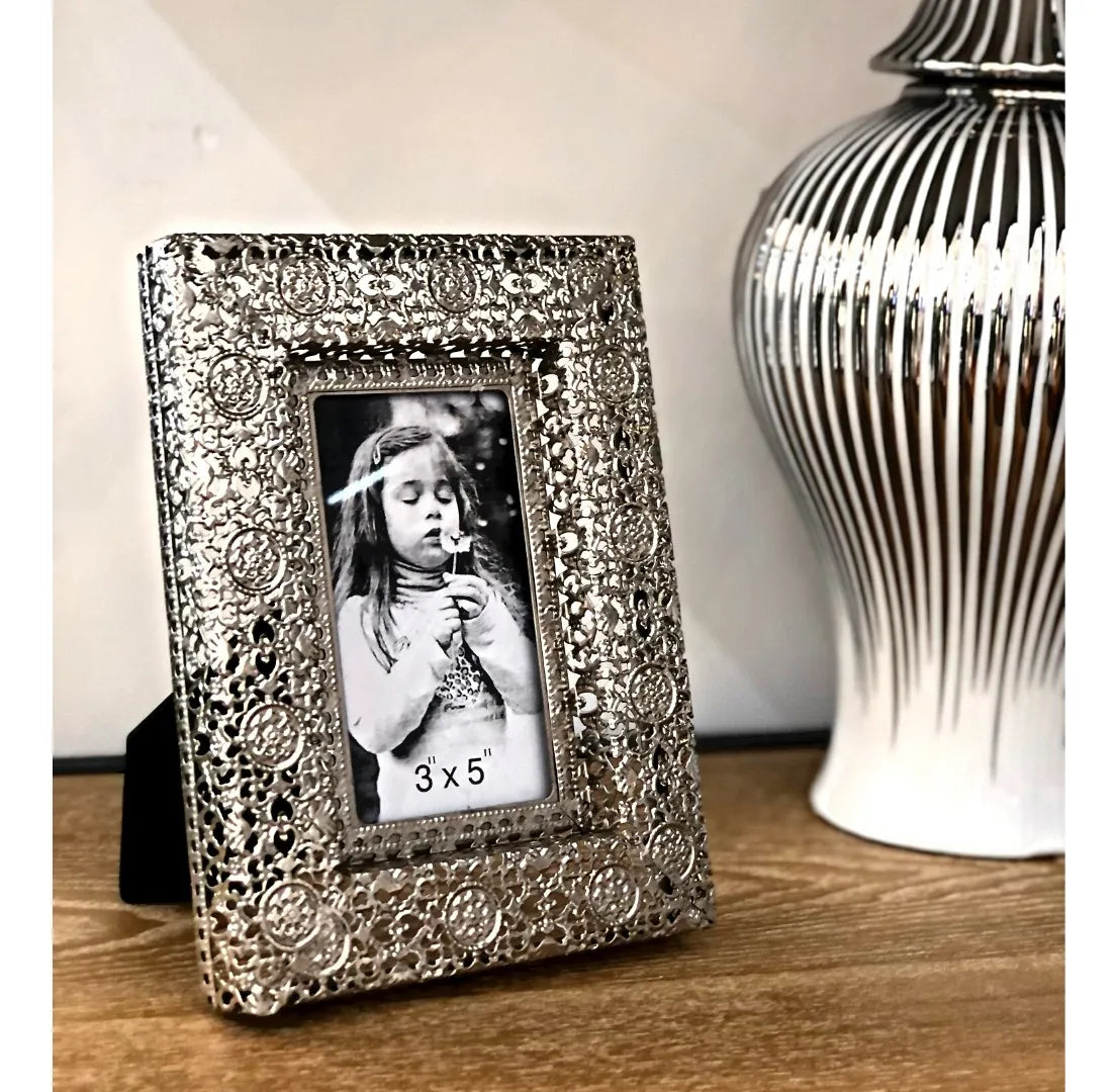 Porta Retrato Vintage Prata Metal Vazado Brilhante 7x12 Prateado Imperial