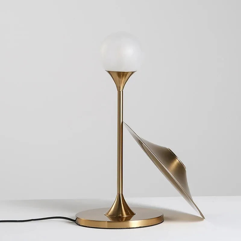 Abajur Luminária em Metal Dourado – Design Europeu Moderno | 42 x 27 cm