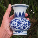 Vaso Decorativo Mini em Porcelana Azul e Branco 13x10cm – Charme e Delicadeza