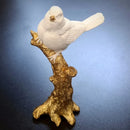 Escultura Decorativa Pássaro Branco com Base Dourada – 17 x 10 cm