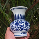 Vaso Decorativo Mini em Porcelana Azul e Branco 13x10cm – Charme e Delicadeza