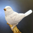 Escultura Decorativa Pássaro Branco com Base Dourada – 17 x 10 cm
