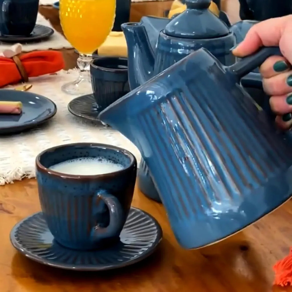 Leiteira de Cerâmica Frisada 1L Azul Acqua Marine – Elegância e Sofisticação na Sua Mesa