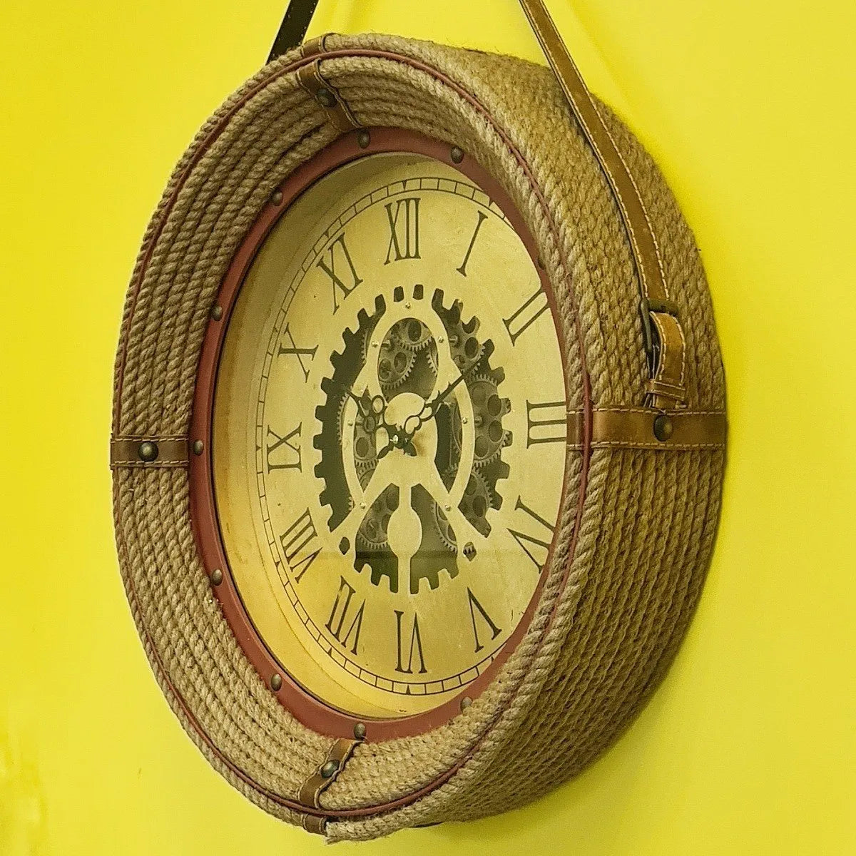 Relógio de Parede Vintage 65cm com Alça em Couro – Marrom e Bege
