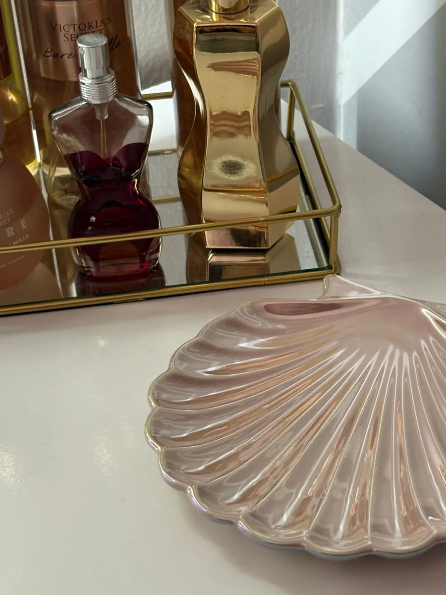 Bandeja Decorativa Porta-Joias em Porcelana Concha Rosa – Luxo para Lavabo