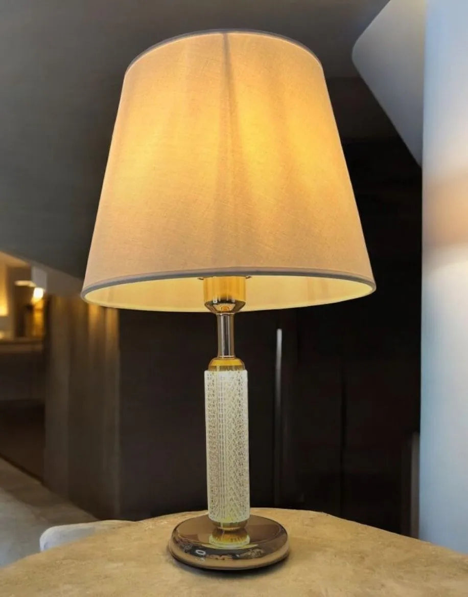 Abajur Luminária Quarto Sala Vidro Metal Requinte 50x30 Dourado Branco 127/220v