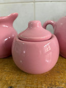 Kit Café da Manhã 3 Peças em Porcelana Rosa – Bule, Leiteira e Açucareiro