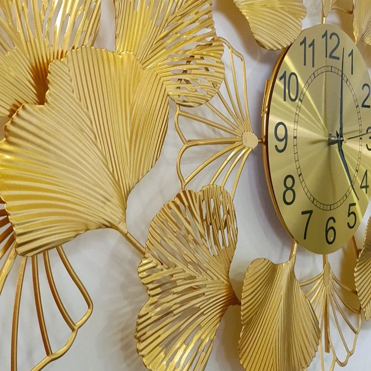 Relógio de Parede 3D em Metal com Folhas – Design Europeu 90x46 Dourado (Silencioso)