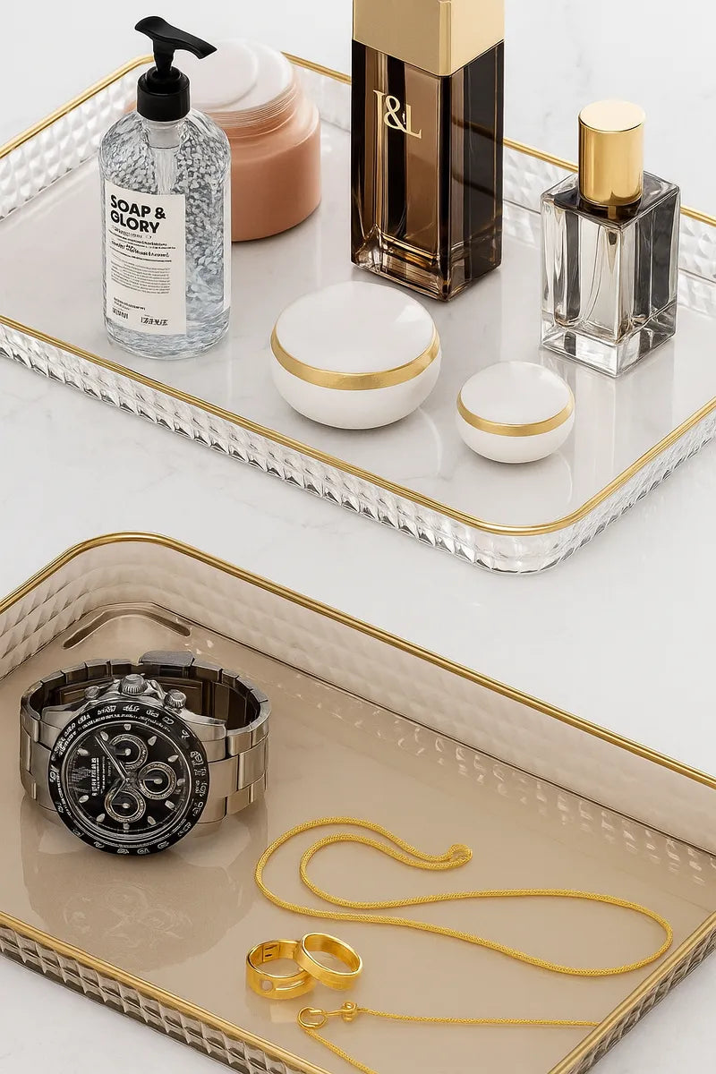 Bandeja Decorativa em Acrílico Cristal com Borda Dourada 30cm – Café & Beleza