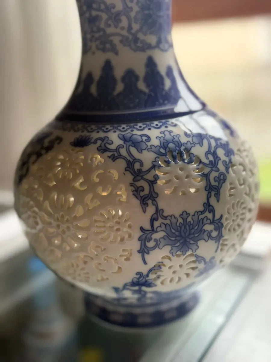 Vaso Decorativo Azul e Branco em Porcelana 28x16cm – Estilo Clássico Oriental