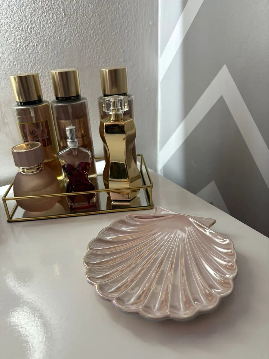 Bandeja Decorativa Porta-Joias em Porcelana Concha Rosa – Luxo para Lavabo