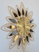 Relógio de Parede Dourado com Folhas Espelhadas em Metal – Design Europeu 60x60 (Silencioso)
