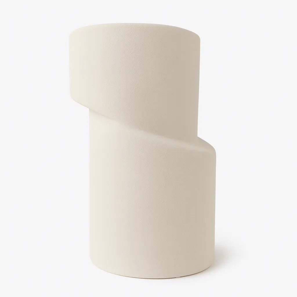 🏺 Vaso Decorativo em Cerâmica Creme com Flores em Relevo – Modelo Grande 18cm