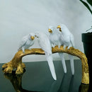 Escultura Decorativa Quarteto de Pássaros em Resina Branco com Estrutura Dourada 33x17