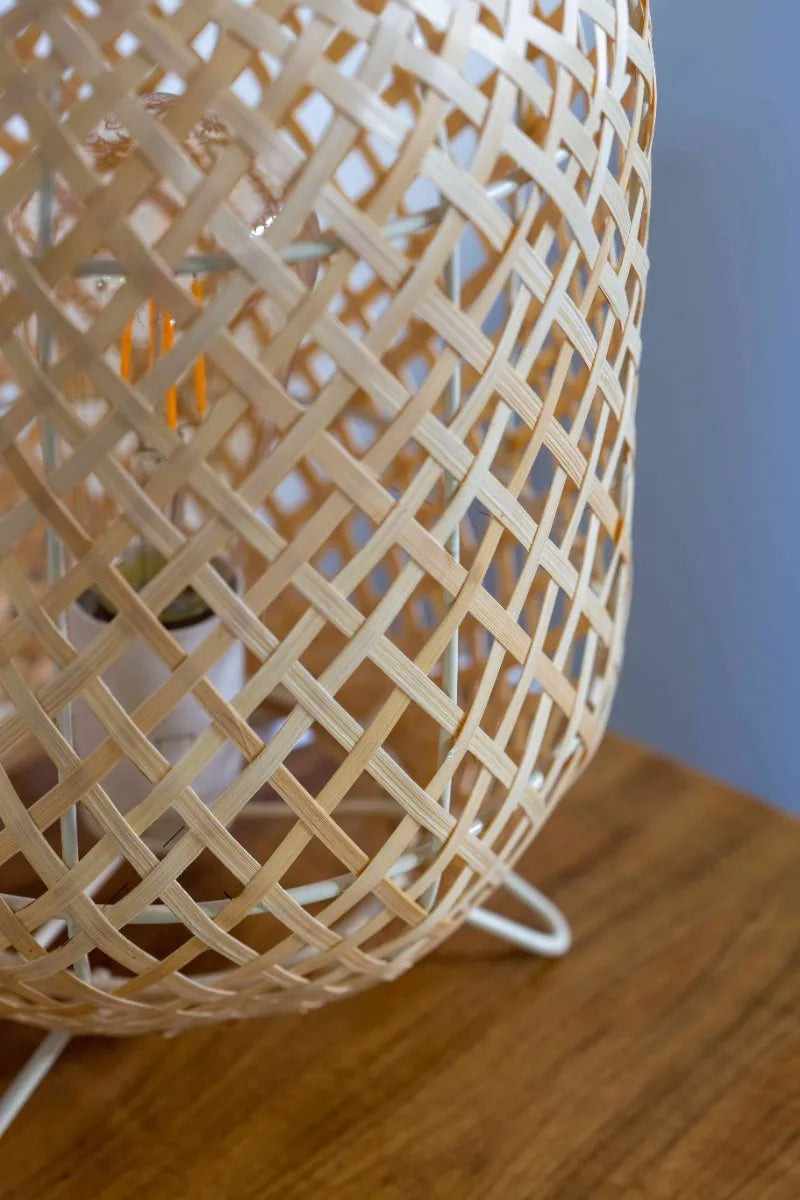 Abajur de Mesa Rattan Natural Luxo 40x24 cm – Estrutura em Metal