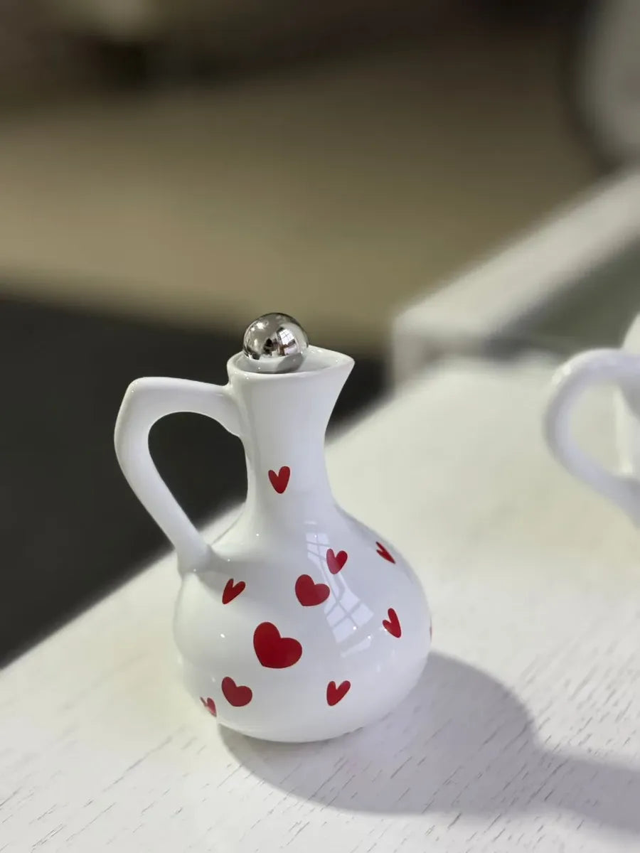 Porta Azeite Porcelana Branco com Corações Vermelhos Love 10x15 cm