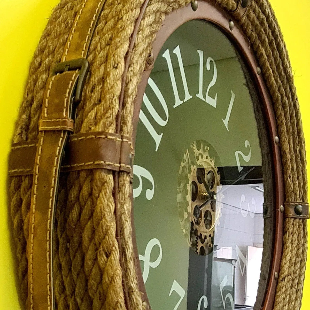 Relógio de Parede Vintage Premium com Alça em Couro 65cm – Metal Preto & Marrom Escuro