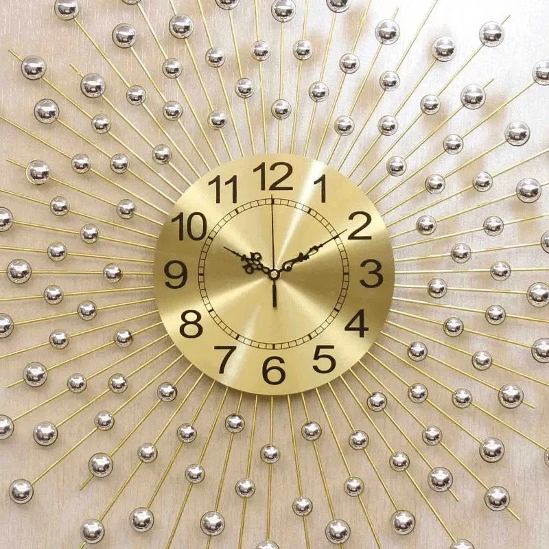 Relógio de Parede Dourado Luxuoso em Metal – Design Europeu 70cm (Vazado | Silencioso)