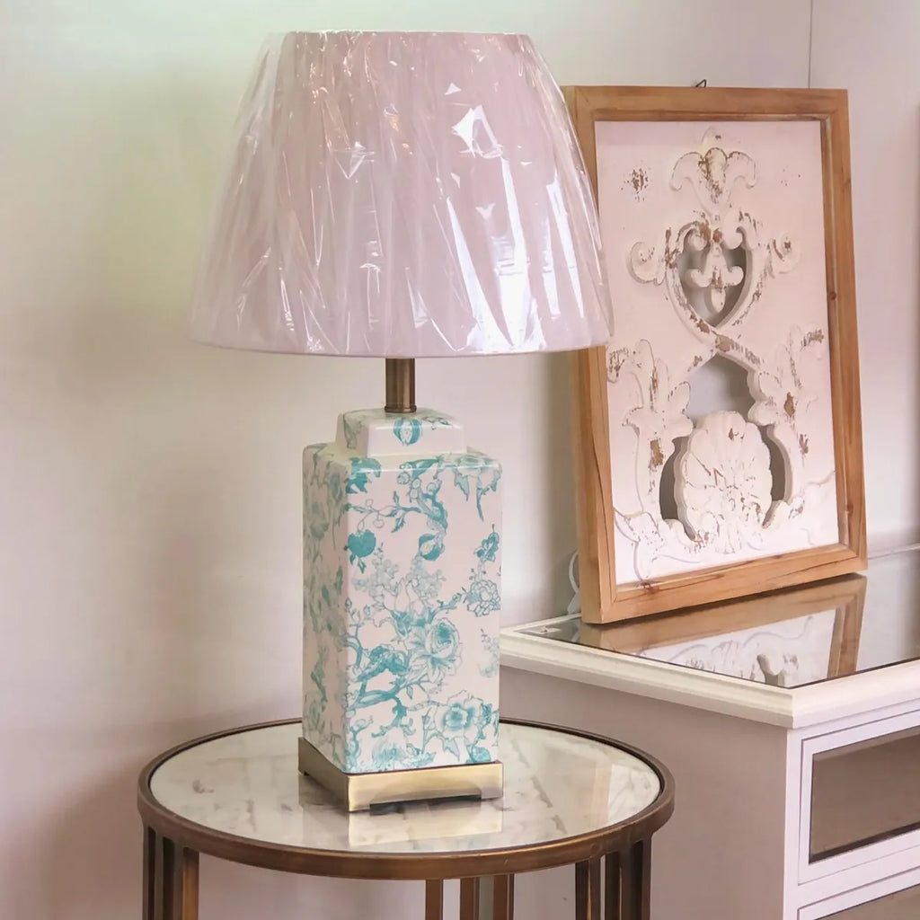 Abajur Luminária de Mesa Porcelana Branco com Verde e Metal Dourado 65x34 cm