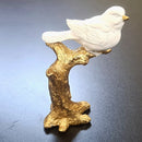 Escultura Decorativa Pássaro Branco com Base Dourada – 16 x 9 cm
